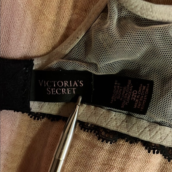 Elegant Black Lace Bra - Picture 2 of 4